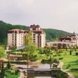Деренівська купіль – на території комплексу розташовані ресторани, SPA-зони та зони активного відпочинку
