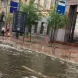 В Киеве 15 июня перекрыли движение по улицам Жилянской и Антоновича из-за ливня