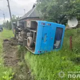 Автобус з пасажирами перекинувся на Закарпатті