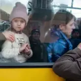 Евакуація з Донецької області – ОВА вирішила примусово евакуювати дітей з батьками з 5 сіл у прифронтовій зоні