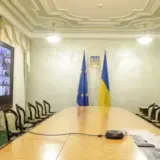 Шмыгаль поручил чиновникам обследовать школы