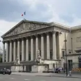 Во французском парламенте перестали действововать законы логики