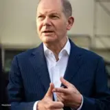 Канцлер Германии объяснил ограничения по предоставляемому Украине немецкому оружию