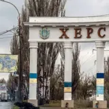 Обстрел Херсона – оккупанты сбросили взрывчатку с дрона на находившихся возле магазина херсонцев