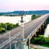 Власти Киева требуют от правительства срочно отреставрировать мост через Днепр