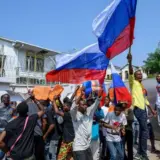 У Нігерії затримали кравців, які шили російські прапори