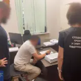 Ексчиновник звинувачується у розтраті коштів на закупівлі одягу для ТРО