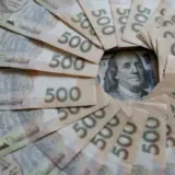 Проєкт держбюджету України на 2025 рік – який курс долара та зарплату заклав Кабмін