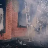 Атака дронов – обломки вражеских дронов упали на жилой дом на Киевщине