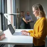 Работа за стоячим столом — чем вредно для здоровья