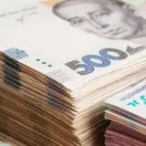 Самые высокие зарплаты в Украине среди госслужащих платят в АМКУ и НКРЭКУ