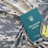 Десятки тысяч военнообязанных в Украине потеряли бронь от мобилизации