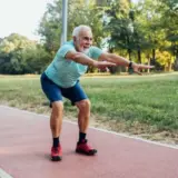 Люди переживають два різкі стрибки старіння