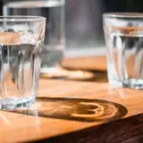 Рясне питво води – за яких хвороб допомагає