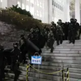 Військові в Південній Кореї чекають на рішення президента з приводу військового стану