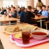 Учащиеся младших классов продолжат питаться бесплатно в 2025 году — МОН