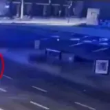 У Києві чоловік пошкодив прапори та фото загиблих воїнів