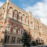 НБУ рекордними темпами продає валюту