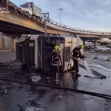 ДТП у Києві – фура злетіла з мосту на з’їзді з Південного мосту
