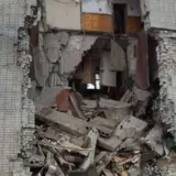 Россияне сбросили бомбу на многоэтажку в Сумской области 4 января