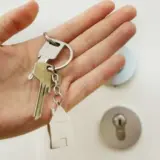 Люди, що стали власниками житла в ранньому дорослому віці, живуть довше орендарів нерухомості