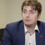 Півтора десятка силовиків прийшли з обшуками до пораненої жінки — дружина голови фракції Кличка Білоцерковця розповіла, що пережила