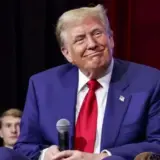 Трамп решил отложить торговою войну со всем миром