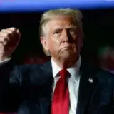 Трамп хочет вернуть техногигантов в США
