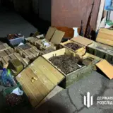 У Києві виявили великий сховок зі зброєю