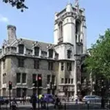 Верховний суд Великобританії ухвалив, що жінка визначається за біологічною статтю