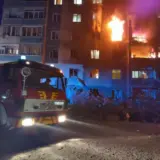Атака дронів – ворожі дрони атакували багатоповерхівку в Кам’янському