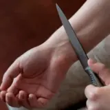 В ТЦК на Николаевщине мужчина порезал себе вены в качестве провокации