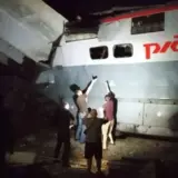 В России за ночь 1 июня рухнули 2 моста, оба во время движения поездов