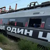 Обстріл Києва – окупанти пошкодили потяг Інтерсіті+ з роботою американської художниці