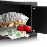 Счета украинцев – власть залезет в сейфы украинцев