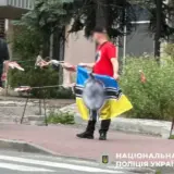 Иностранцы ходили в футболках со свастикой по улицам Киева