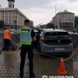 ДТП в Киеве – электромобиль врезался в подземный переход