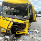 ДТП у Києві – у Києві маршрутка врізалася в автобус на зупинці