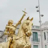 Во Франции отказались сносить статую Жанны д’Арк, покрытую чистым золотом
