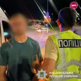 У Києві чоловік вихопив сумку з грошима у військової