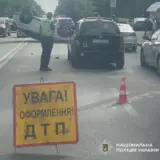 ДТП в Киеве – автомобиль перевернулся на крышу