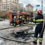 Чоловік підпалив шини біля будівлі КМДА