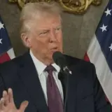 Трамп анонсировал раздачу золотых карт