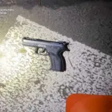 Стрельба в Киеве — двое мужчин захватили автомобиль с водителем