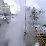 У Києві 16-річна дівчина впала в яму з окропом