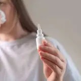 Промивання носа сольовим розчином може прискорити одужання від грипу