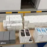 Прикордонники розкрили масштабну спробу контрабанди смартфонів відомого бренду