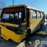 ДТП у Києві – на Кільцевій дорозі сталася ДТП за участю маршрутки та вантажівки