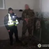 Дезертир напав з ножем на двох мешканців Києва