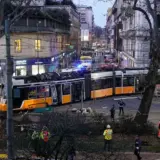 У центрі Мілана трамвай із пасажирами на швидкості врізався в ресторан, є жертви – дивитися фото